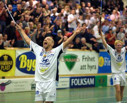 Jonathan Kronstrand, Haninge jublar över segern och