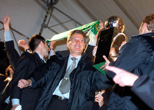 Sören Cratz, tränare i Hammarby, firar