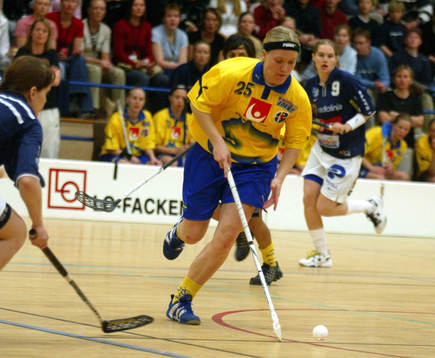 Innebandy. Dam. Sverige - Finland. Tanja Esko