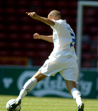 Tomas Antonelius, FC Köpenhamn, vänsterskott. Tillslag.