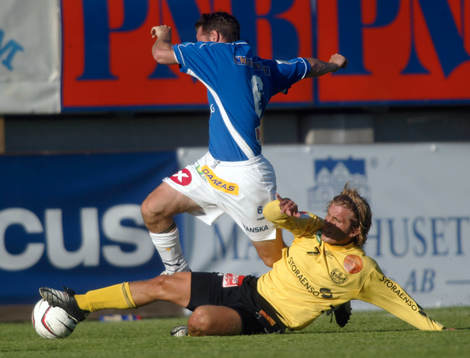 Johan Svensson, Mjällby stoppar Mattias Kronvall,