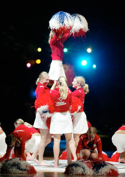 Handboll, Elitserien,  Ystad - Djurgården. Cheer-leaders