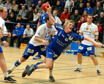 Tobias Fält, H 43 tränger sig igenom Skövdeförsvaret