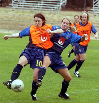 Fotboll Dam. Australia Cup. Hårda tag på Sveriges