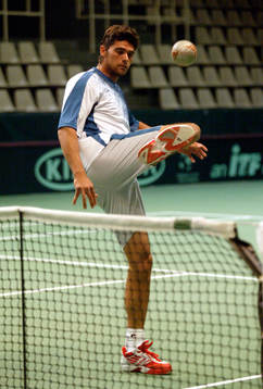 Mark Philippoussis tycker att DC-banan passar bättre för