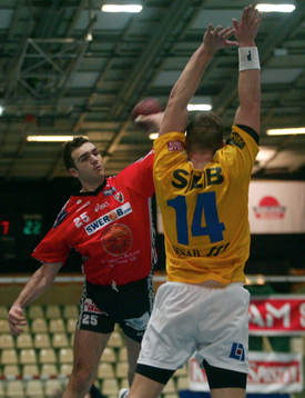 Mirko Stojanovic vräker in ett mål förbi Andreas Ageborn