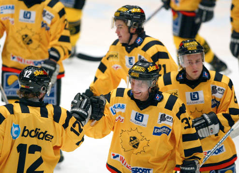 Tomi Hirvonen, Skellefteå gratuleras