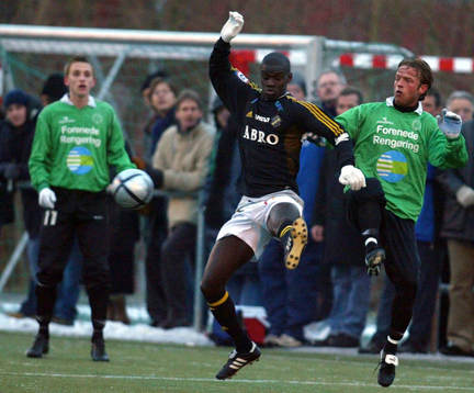 Pa-Modu Kah, AIK först på bollen