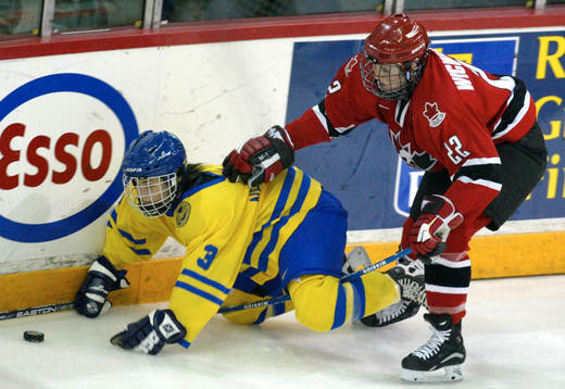 Frida Nevalainen, Sverige och Hayley Wickenheyser, Kanada