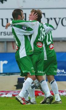 Mikkel Jensen och Petter Andersson gratulerar