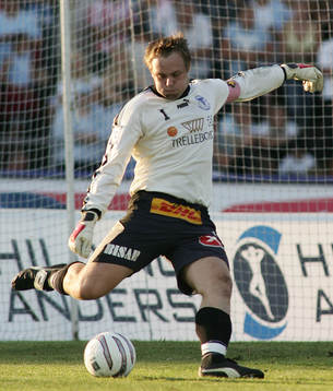 Fredrik Persson, målvakt, Trelleborg, utspark
