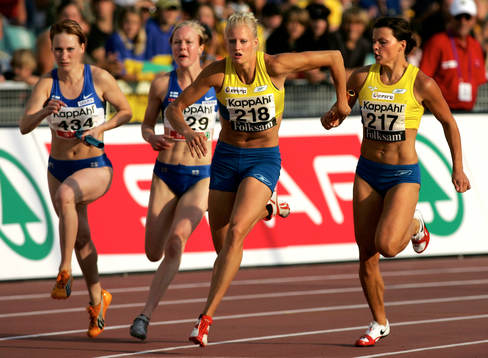 Susanna Kallur växlar till Carolina Klüft, 4x100 meter