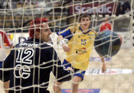 Jonas Larholm överlistar Vlado Sola