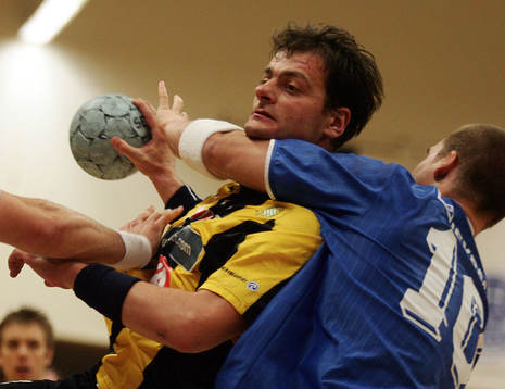 Handboll. H43 - Hammarby. H43;s Olof Ask tar ett nappatag
