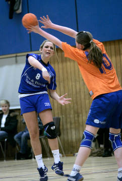 Kävlinge - H 43, H43-tjej laddar, men Kävlinge vann lätt