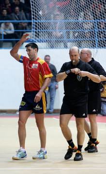 Mateo Garralda, Spanien blev utvisad