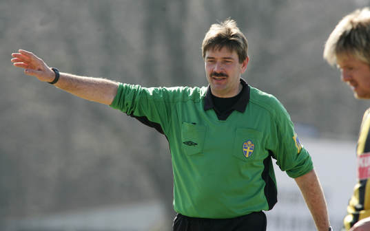 Fotboll Halmstad - Häcken. Bengt Green, domare