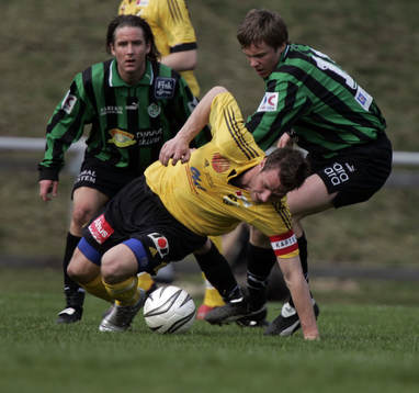 Alexander Söderberg kämpar för två, mot två