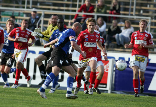Fotboll. Allsvenskan. Halmstad - Kalmar. Halmstads målvakt