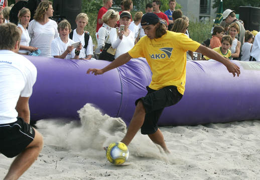 Tennis, Swedish Open. Rafael Nadal, beach-fotboll