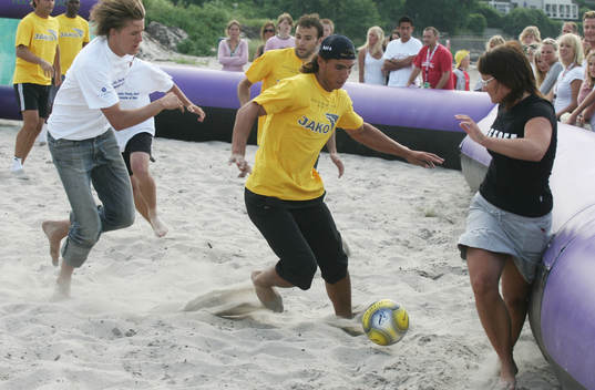Tennis, Swedish Open. Rafael Nadal, beach-fotboll