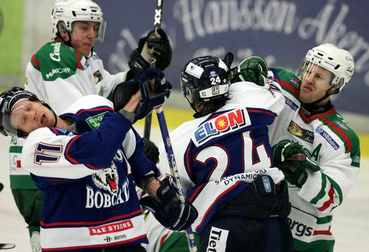 Hårda tag i matchen. Bofors Tobias Thermell och Kristoffer