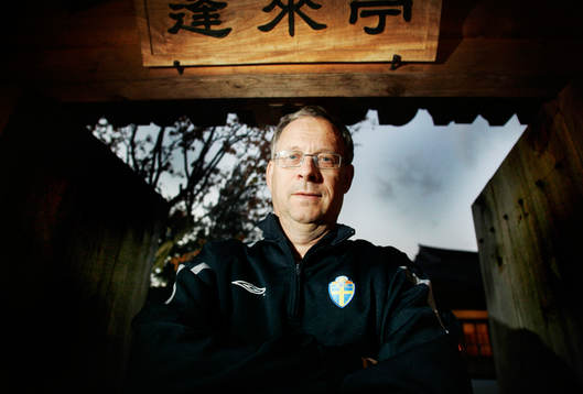 Lars Lagerbäck, Förbundskapten Sverige, utanför hotellet
