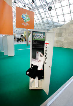 Matchkläder England, klädskåp, Mässhallen i Leipzig
