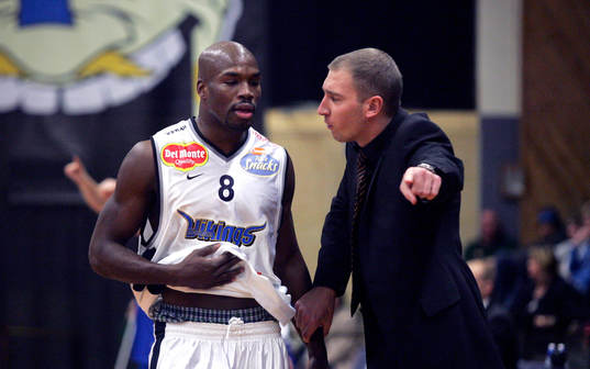 Stefan Bergman, Coach (tränare) Solna ger Derrick Tarver,