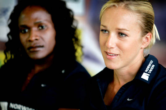 Kajsa Bergqvist, Sverige och Maria Mutola, Mozambique