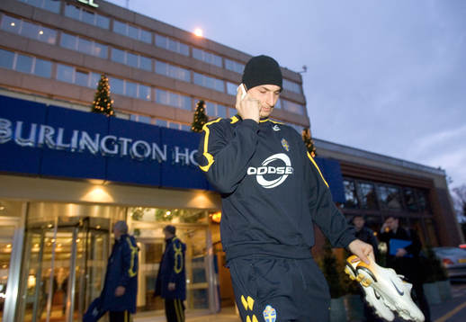 Zlatan Ibrahimovic på väg till träningen