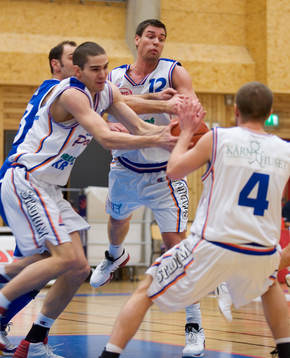 Viktor Bengtsson och Anders Rönndahl, Helsingborg, kämpar