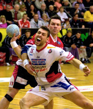Diego Perez Marne, Drott hålls fast av Peter Luksic, Guif