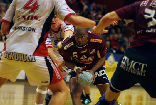 Louis Fleminster, Lugi, försöker en låg attack