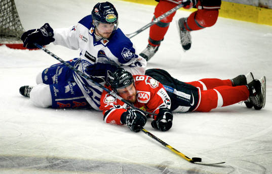 Niklas Persson, Leksand trycker ner Patrik Ahlstrand, Malmö
