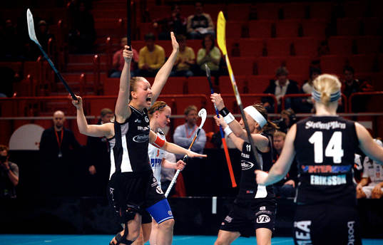 Elin Rhöös, IKSU jubel med laget