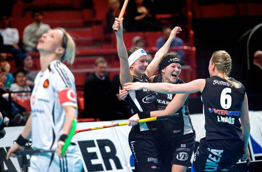 Josefina Eiremo, Madelene Jonsson och Elin Rhöös, Iksu