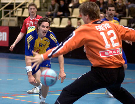 Marcus Ahlm gör ett av sina mål