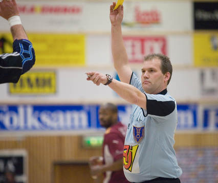 Domare med gult kort