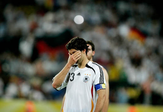 Michael Ballack, Tyskland, grät
