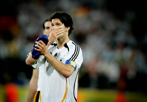 Michael Ballack, Tyskland, grät