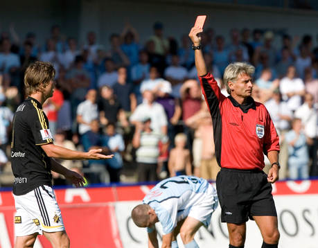 Domare, rött kort till Niklas Sandberg, AIK