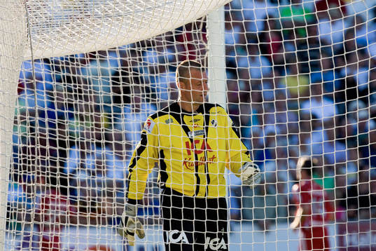 Fyra insläppta mål, Conny Johansson deppar