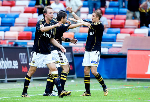 Gabriel Özkan kramar om Kenny Pavey, AIK. Jubel, glädje