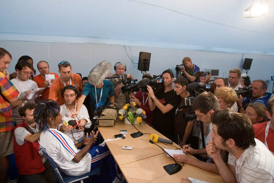 Eunice Barber, Frankrike, höll presskonferens