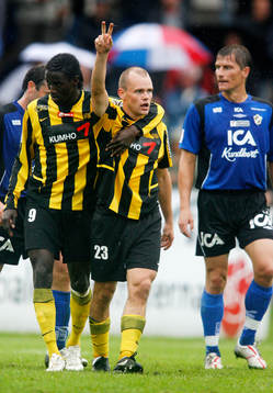 Peter Olofsson gjorde mål för Häcken. Jubel med Dioh
