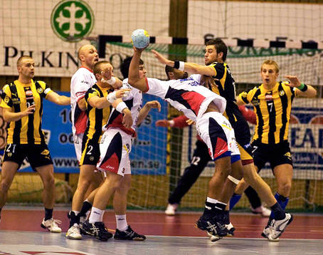 Mattias Adjovi, Drott