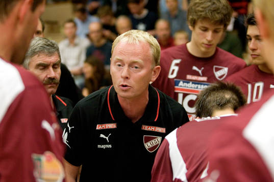 Magnus Johansson, tränare, Lugi, ger instruktion