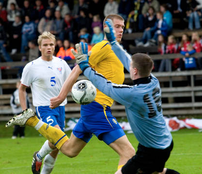 Tobias Holmqvist och målvakt Trygvi Askham