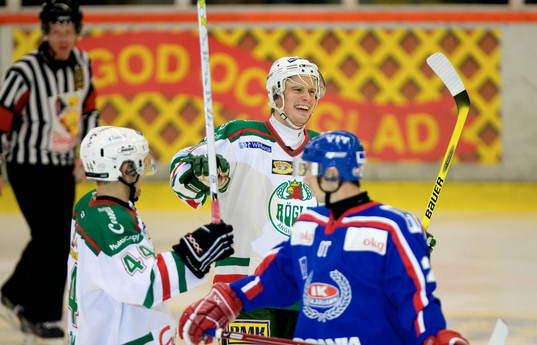 3-1, Martin Johansson, god och glad målskytt. Jubel,